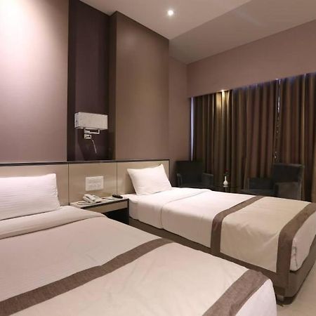 Amaya Hotel Bareilly Bagian luar foto