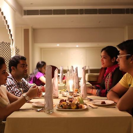Amaya Hotel Bareilly Bagian luar foto