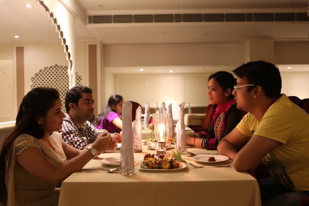 Amaya Hotel Bareilly Bagian luar foto