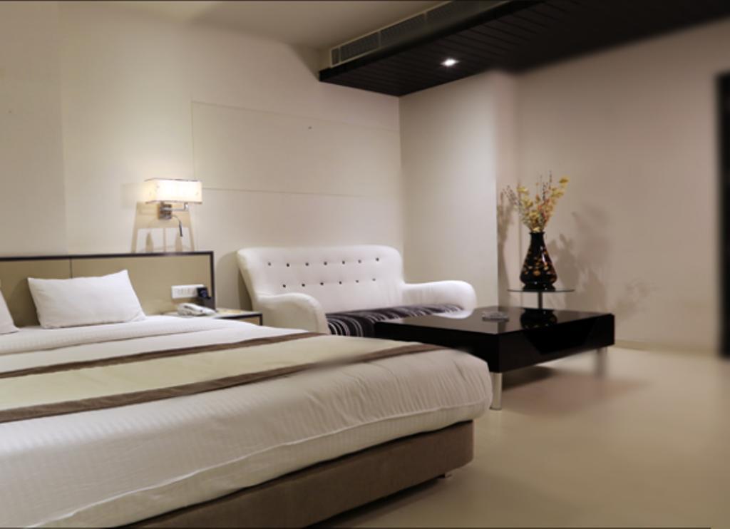 Amaya Hotel Bareilly Ruang foto
