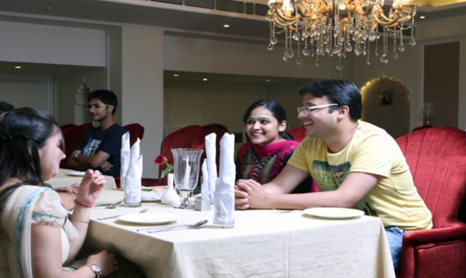 Amaya Hotel Bareilly Bagian luar foto