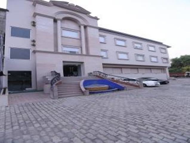 Amaya Hotel Bareilly Bagian luar foto